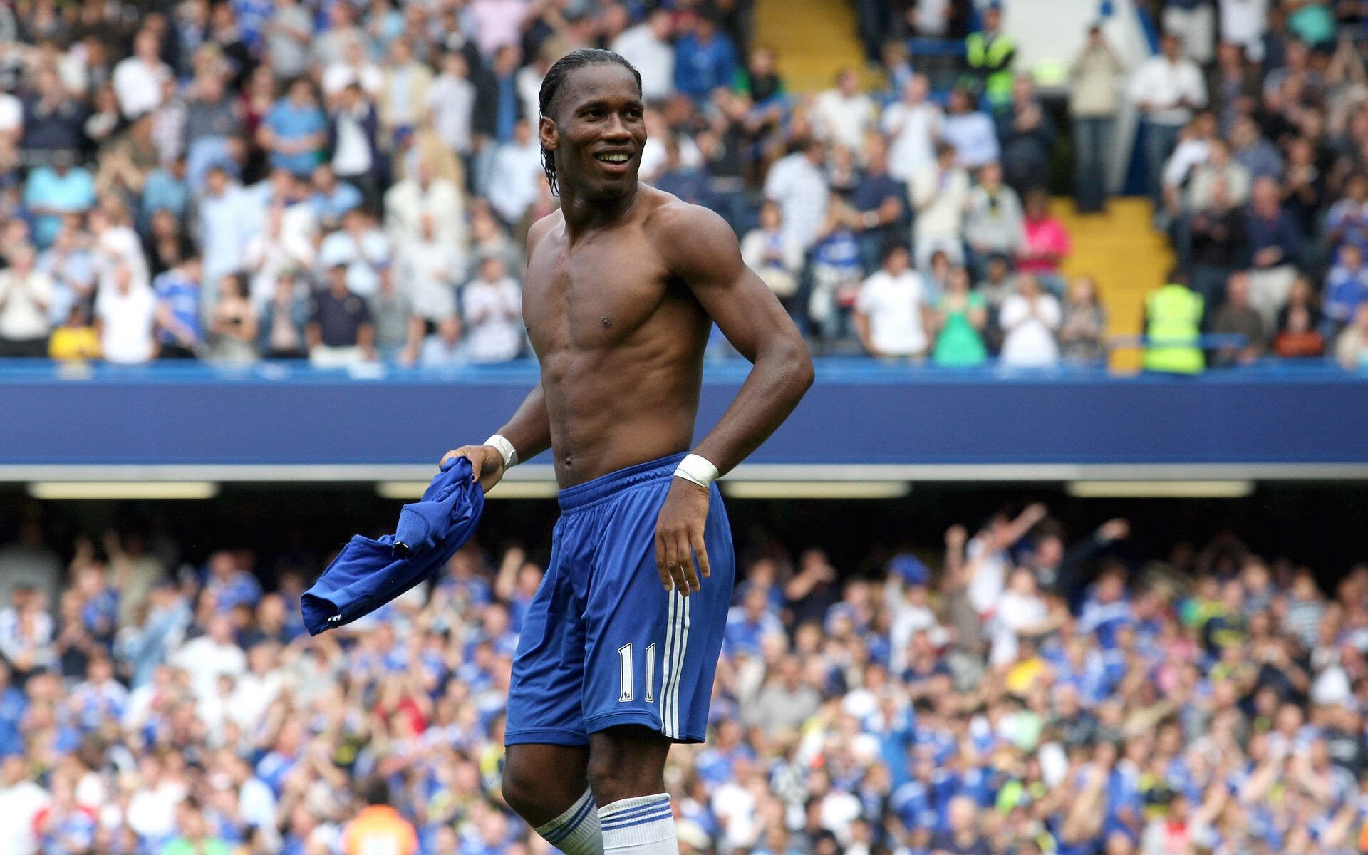 乌克兰淘汰赛过关AC米兰，金玟哉关键时刻站出来，亚洲铁卫如何征服圣西罗？